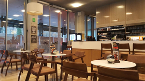 Miško Knjižko, kavarna in slaščičarna na Savinjskem nabrežju