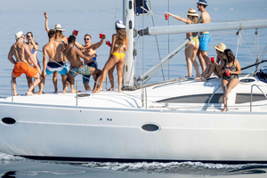 Gdańsk/Sopot: Private Boat Party with Music & Drinks