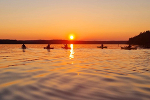 Stockholm: Sunset Kayak Tour on Lake Mälaren with Tea & Cake