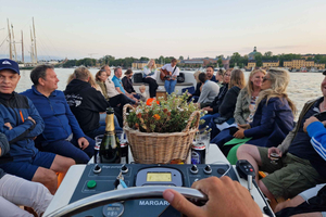 Stockholm Walking Tour & Electric Boat Ride