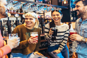 Tour de degustación de cerveza sueca en pubs del casco antiguo de Estocolmo