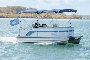 Noosa River: Self-Drive Boat Hire with BBQ Pontoons