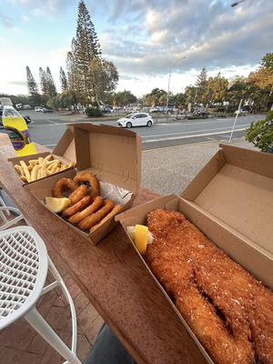 Dicky Beach Seafood and Burger co