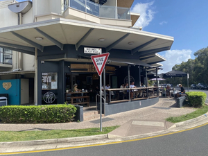 High Tide Bar, Grill & Cafe