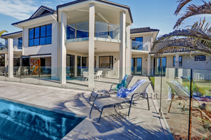 HolidayHomes@Noosa - Castaways Beach Escape
