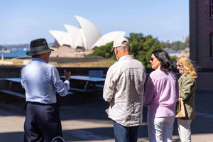 11:30 Transport z lotniska w Sydney do hotelu z wycieczką po Bondi