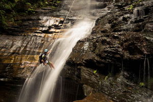 Montagne Blu: Esperienza di discesa in corda doppia e canyoning
