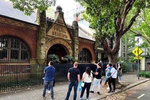 Sydney: Slum & Crime Scene History Tour with Colonial Pub