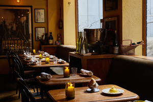 Alberto's Lounge