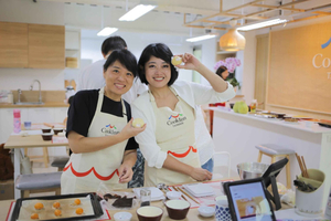 Pineapple Cakes DIY Experience