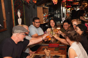 Tipsy Barer, snacks og en social madtur sent om aftenen