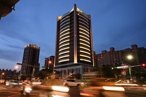 CHECK inn Select - New Taipei SanChong Waterfront