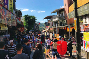 Exploring Taipei's Spring Blossoms: A Photo Safari