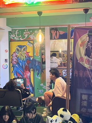 託夢玩具吧.Toymon beast chill bar 士林夜市人情味酒吧 (老玩具 .調酒 啤酒 ）tourist welcome