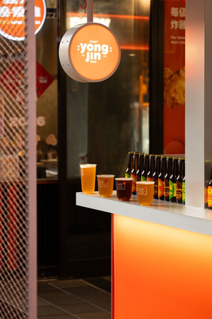 湧金啤酒 信義店 YongjinBeer Xinyi（台北信義區戶外特色酒吧推薦 / 信義深夜宵夜美食 / 台北好喝啤酒小酌）