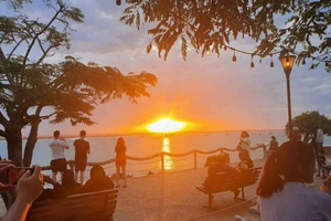 Dar es Salaam: Dinner with Live Music