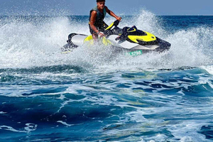 ZANZIBAR: Vesiskootteriseikkailu ja mönkijäretki noudolla