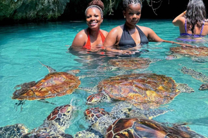 Zanzibar: Swimming with Turtles at Salaam Cave Aquarium