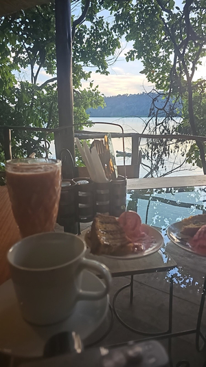 Duluti crater lake restaurant