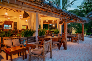 High Tide Lounge & Pizzeria