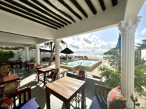 Leo Bar and Restaurant @The African Paradise