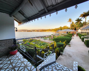 Rusty Rock Beach Resort & Spa