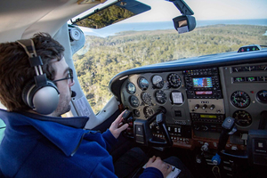 Hobart: vlieg en cruise in het zuidwesten van de wildernis met lunch