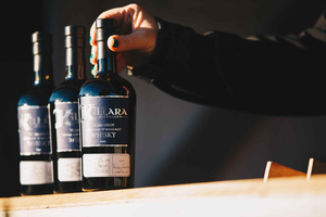 Richmond, TAS: Geführte Verkostung in der Killara Distillery am Kellereingang