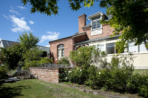 Lowena Cafe and Accommodation
