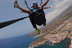 Tandemparagliding med akrobatiske manøvrer