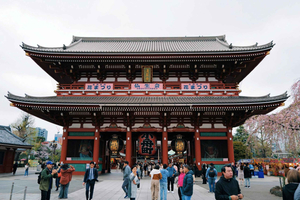 tour di Asakusa con il tempio Sensoji, lo Skytree e snack