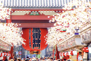 Asakusa Walking Tour with Guide: Shrine, Food, and Crafts