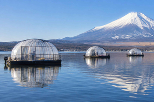 Da itinerario flessibile per la pesca del coregone su un lago del Monte Fuji