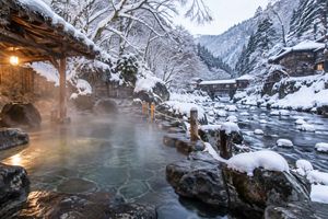 Da bagni termali fluviali di Takaragawa Onsen e laboratorio del vetro