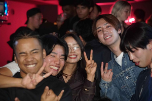 Kanpai Tokyo: Bar Hopping Nightlife Tour with a Local Guide