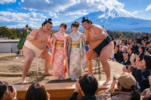 Lake Yamanaka: Sumo Show & Kimono Experience at Mount Fuji