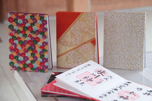 Make a temple stamp book with artist