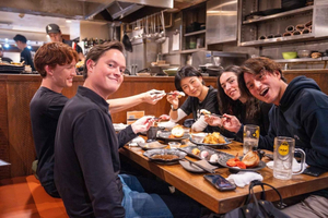 Shibuya Bar Hopping Tour (All-You-Can-Drink + Full Dinner)