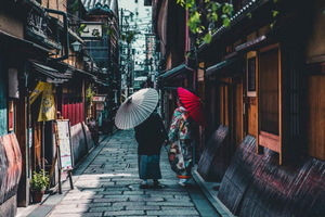 Shinjuku Evening Walking Tour Through Hidden Alleys