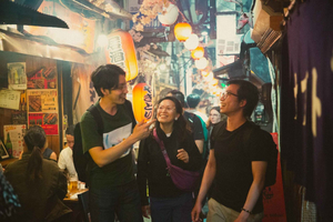 Tur med izakaya i Shinjuku og bar-hopping i Golden Gai