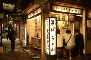 Izakaya-rundtur i Shinjuku med mad og drikkevarer