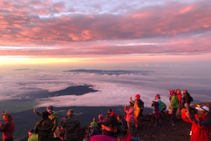 Tokyo 2-Day Mt. Fuji Climbing Tour Mountain Hut Stay & Onsen