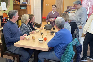Tokyo: Asakusa Kimono and Matcha Tour by a Local