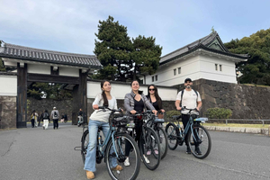 Tokio: fototour per e-bike met kersenbloesems vanuit Aoyama