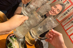 Tokyo: Guided Asakusa District and Bar Hopping Tour