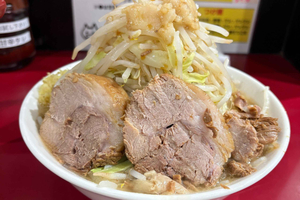 Tokyo: Local Jiro Style Ramen Shop Tour with Guide