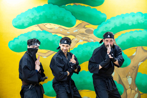 Tokyo: Ninja in Ginza: Throw Shuriken in Authentic Costume