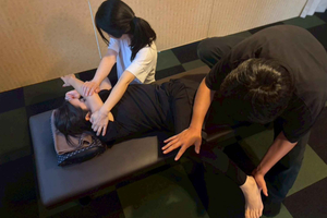 Tokyo: Ninja-Style Stretch Coordinated by 2 Physiotherapists