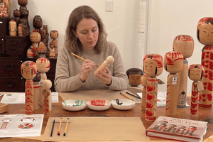 Tokyo : peignez votre propre poupée kokeshi traditionnelle avec un guide