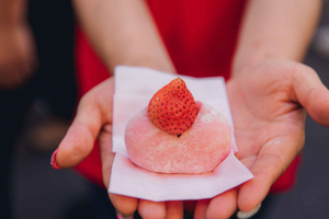 Tokyo’s Tsukiji Fish Market: Tastings, Culture & Shrine Tour